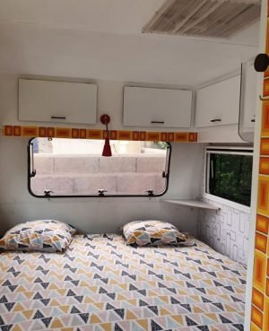 Chambre confortable dans la caravane